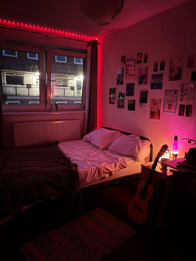 Large room in cute bethnal green girls house 💗 Main Photo