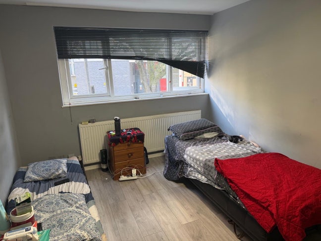 Shared Room Available  : To Share with a Female   Main Photo