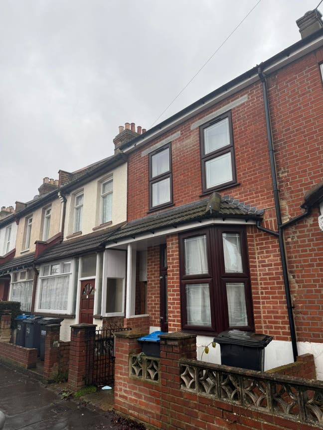 5bed,Lounge,3 baths,Garden 5mins Thornton Heath St Main Photo