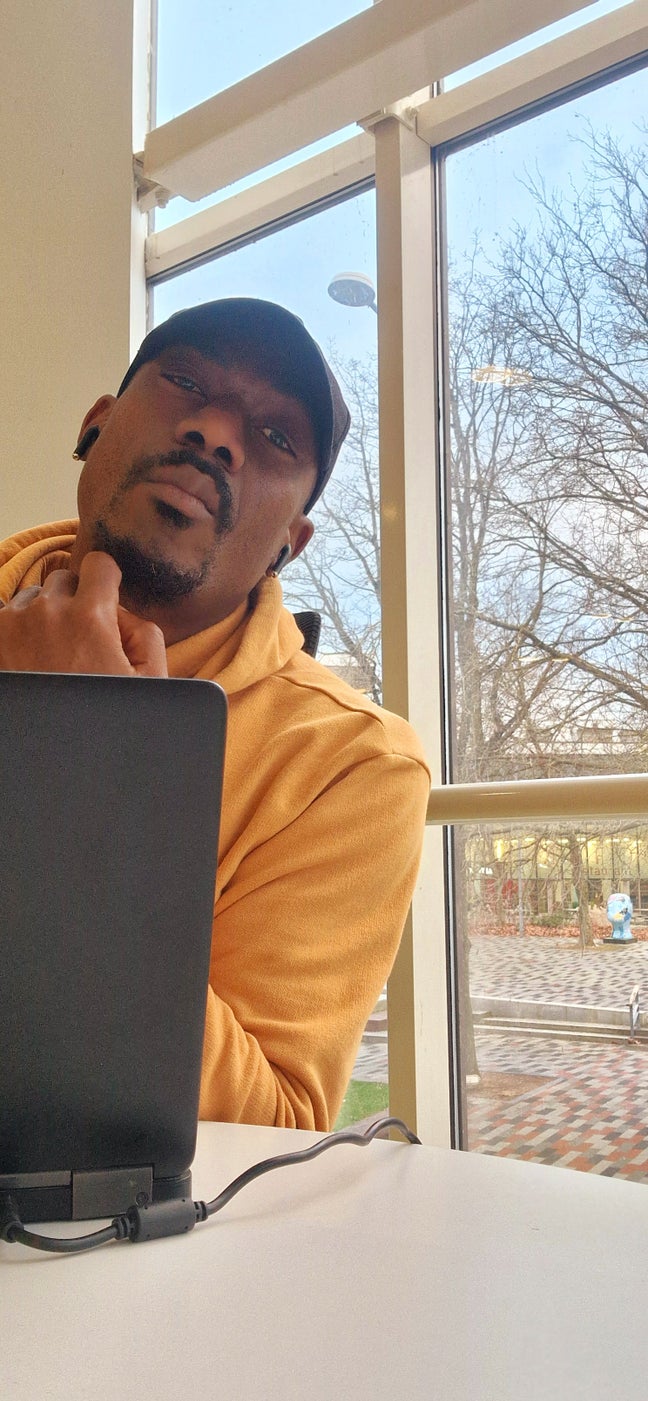 I am a professional male aged 37. I am lookin... Main Photo