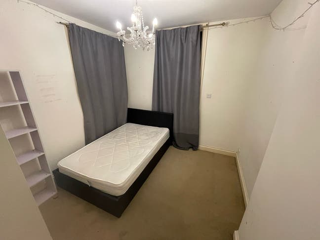 Double Bedroom in Ground-Flat 5 minutes from sea Main Photo