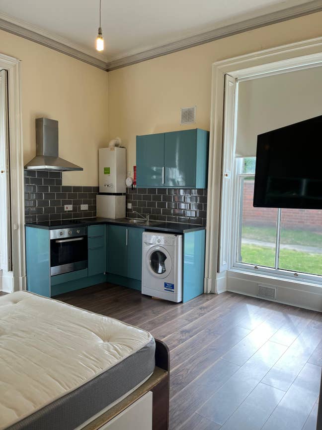 Looking for a Flatmate Main Photo