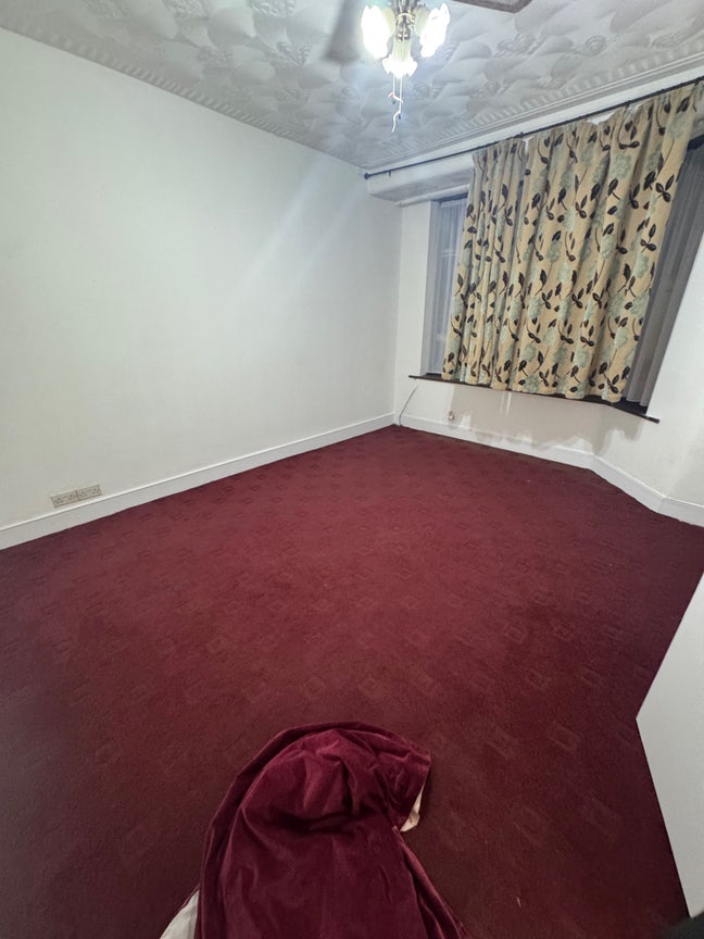 Zone 3 | Rooms Available  Main Photo