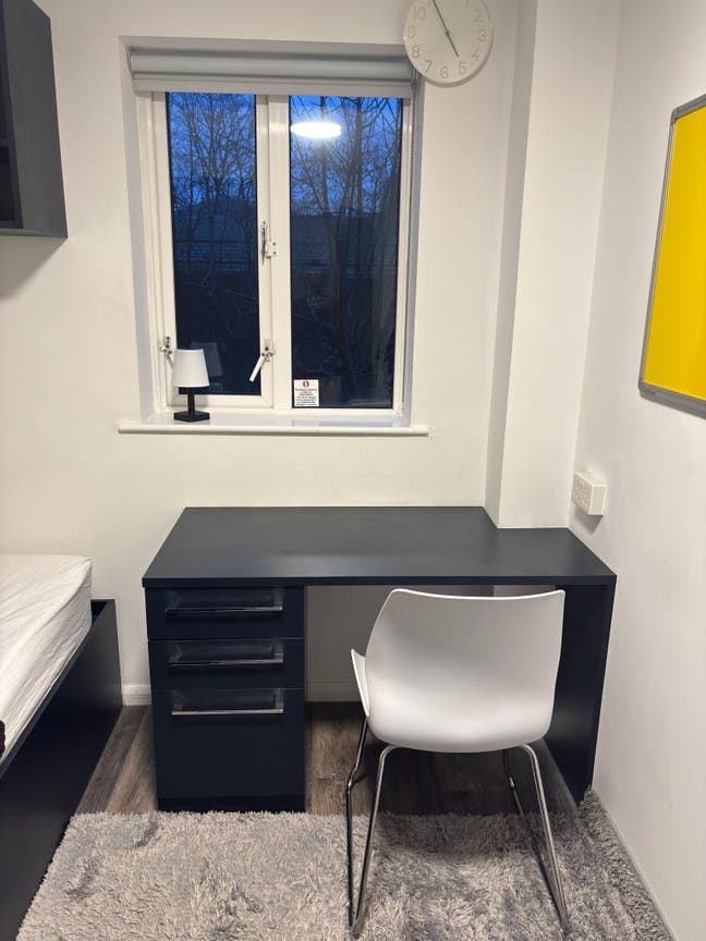 EN-Suite Room for rent in Leeds City Centre. Main Photo