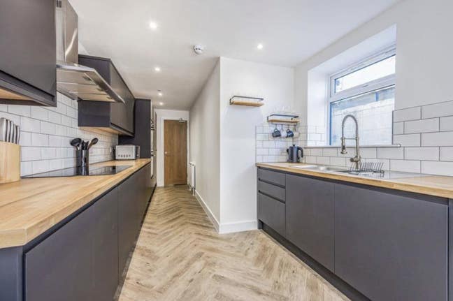 Peaceful Crawley House Share – Walk to Shops, Easy Main Photo