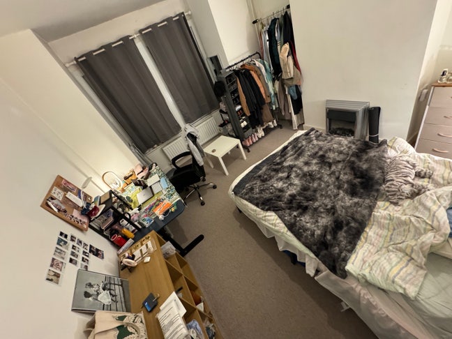 Double Room avaliable in a warm and friendly 3beds Main Photo