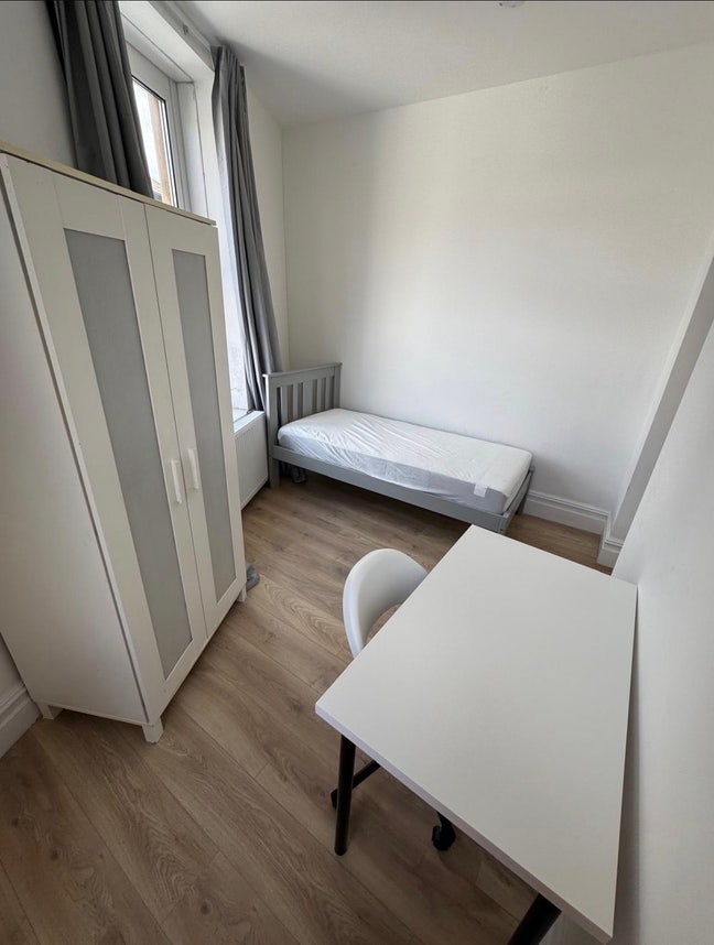 Single rooms available immediately Main Photo