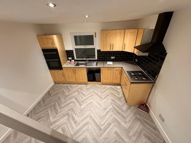 Family house 1 room available  Main Photo