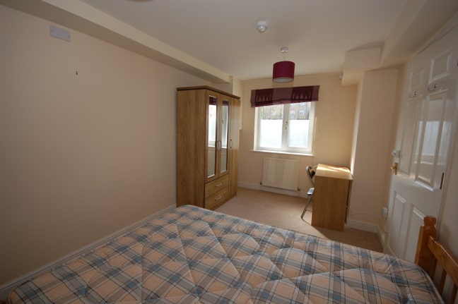 En-Suite & Double Room Available  Main Photo