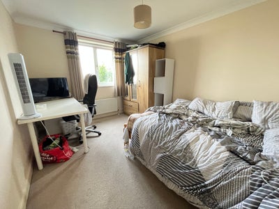 Double Room Available - Close to City Centre Main Photo