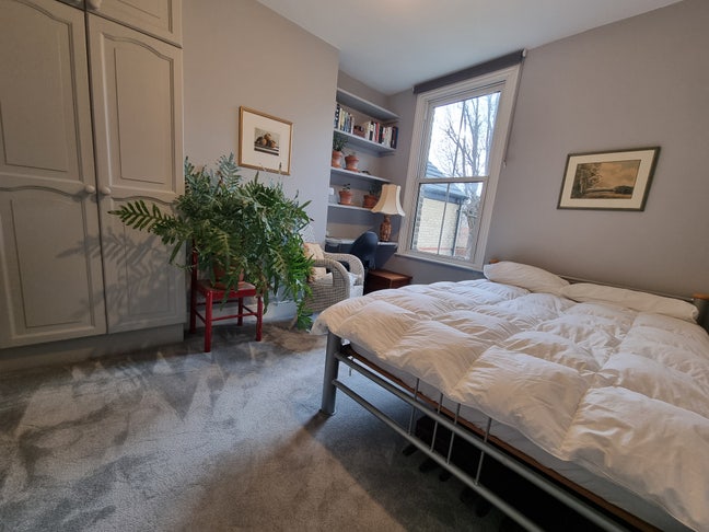 Comfy quiet double room, perfect for study. Main Photo