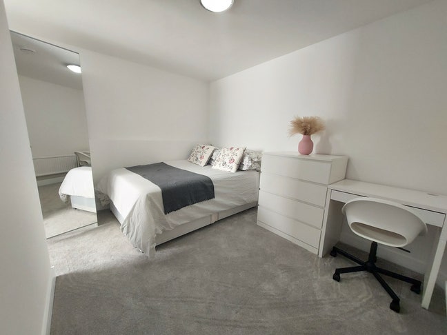 Double Ensuite Room - Canada Water Main Photo