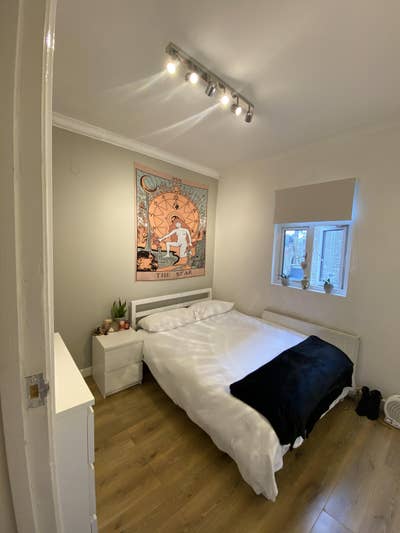 Double bedroom in High Street Kensington Main Photo