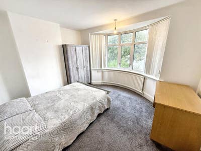 Modern Double Room Near Transport & Shops Main Photo