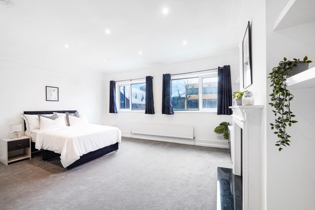 😍Very Large DBL Rooms in Female home😍 Main Photo