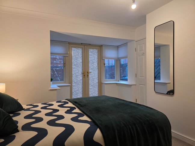 *Available* NG15 1 Ensuite room with Garden Access Main Photo