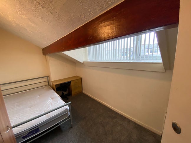 Urgent:Furnished Room in Shared House Available RN Main Photo