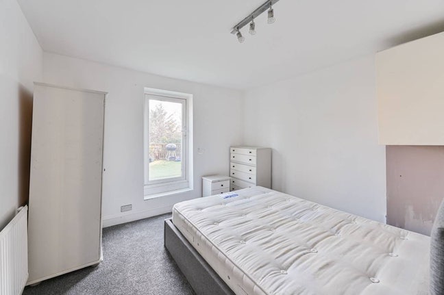 4 Rooms Available - Streatham Common Station Main Photo