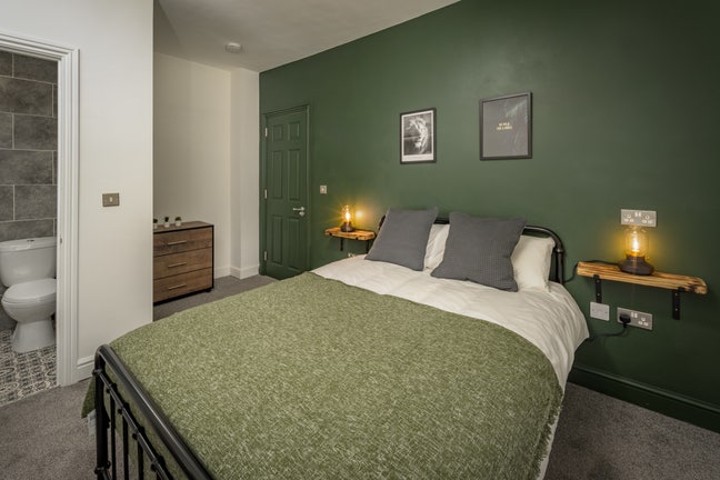 En-Suite Double Room Available on Old Durham Road Main Photo