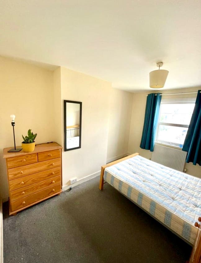 Single Rooms-5 min to Willesden Junction-All Bills Main Photo