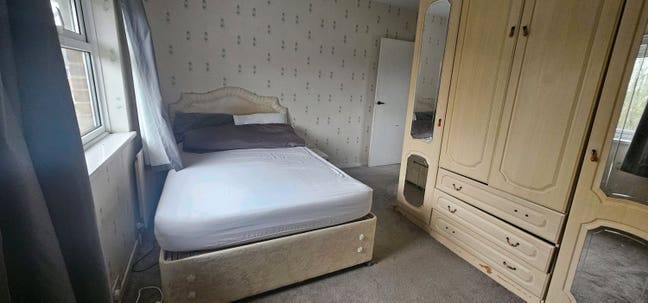 Comfortable room available in quiet home Lincoln  Main Photo