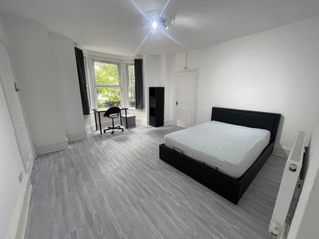 Huge En-Suite near Andover Train Station Main Photo