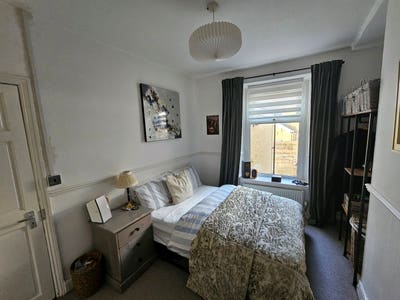King size/Double Bedrooms in a quiet area Main Photo