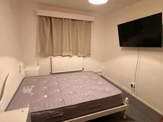 Master Double Room to Let – The Vale W3 7RQ  Main Photo