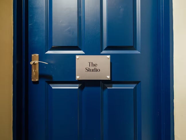 Modern Studio Apartment in a Georgian Listed Build Main Photo