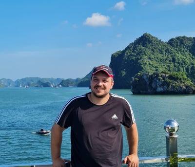 Friendly, tidy and laid-back work from home s... Main Photo