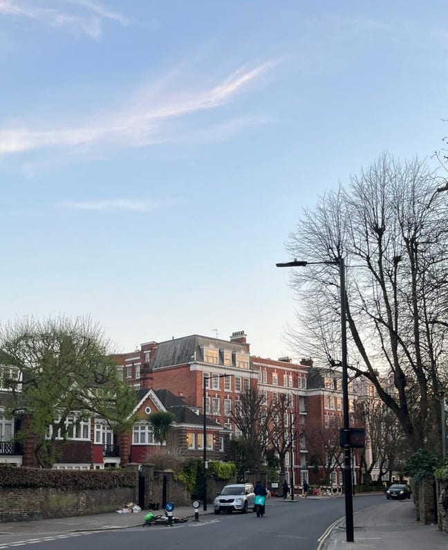 Large double room available in St Johns Wood Main Photo