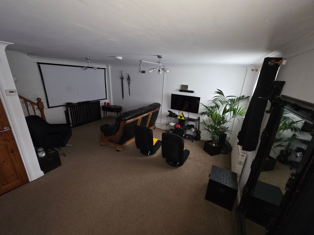 Cosy, small double bedroom in detached property Main Photo