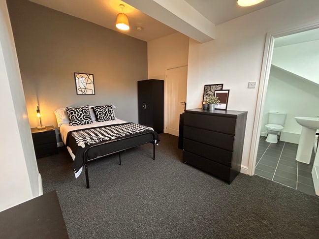 Burley Ensuite - All Bills Incl. Main Photo