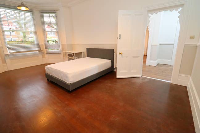 5 Rooms 5mins Walk Ealing Broadway/Massive Garden Main Photo