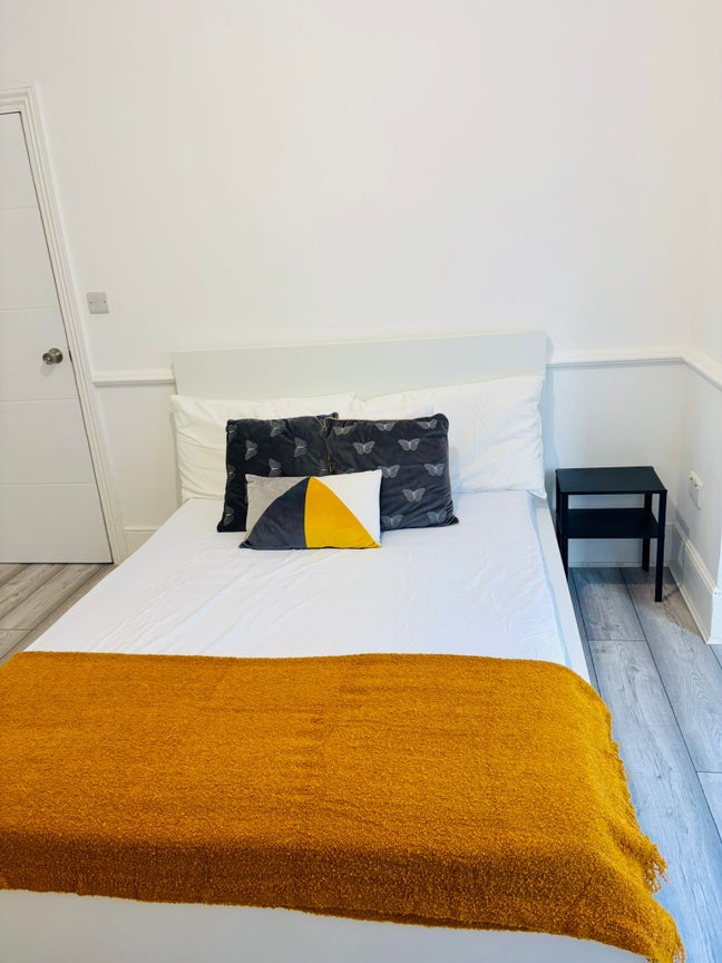 🆕Modern  Double Room- NO DEPOSIT  Main Photo