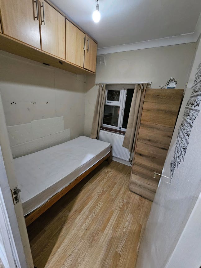 Furnished Box Room Main Photo