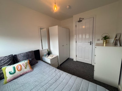 Low Deposit / Low Rent - Act Fast! Main Photo