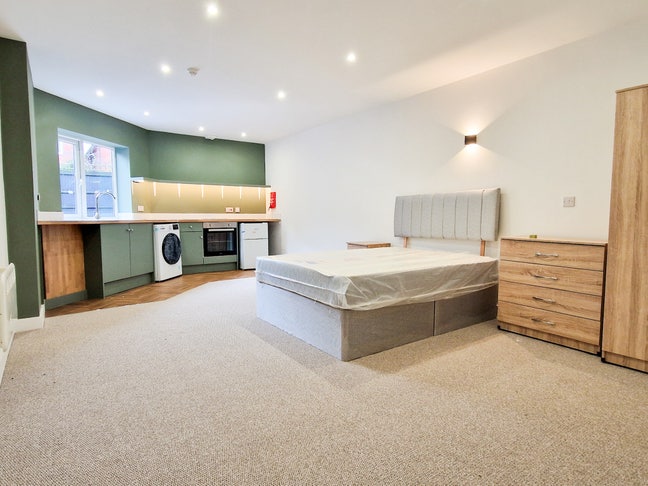 Modern Self Contained Studio - Bills Inc. Main Photo