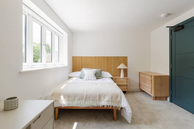 Modern Double Rooms w/ Ensuite – Guildford Main Photo