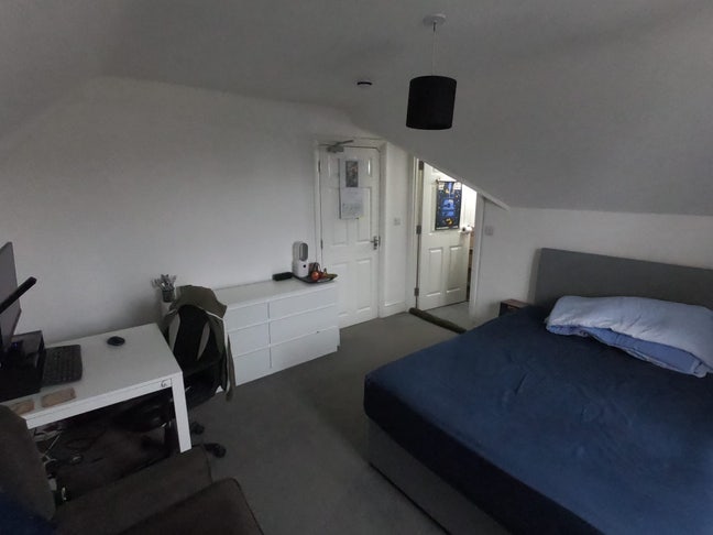 Large room with storage cupboard Main Photo