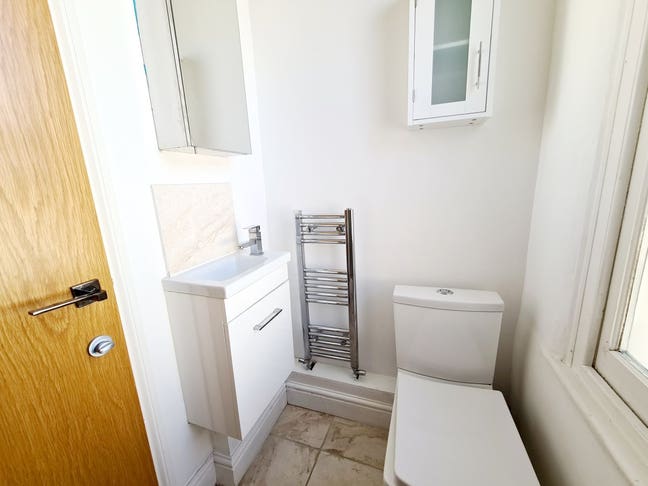 1 Bed Flat- Highbury Main Photo