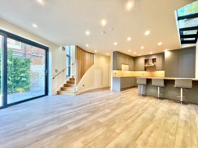 Modern 2 bedroom House - Archway N19 Main Photo