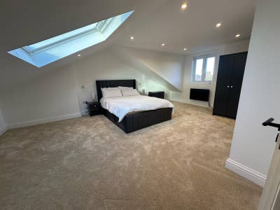 Spacious En-Suite Master Bedroom – Bills Included Main Photo