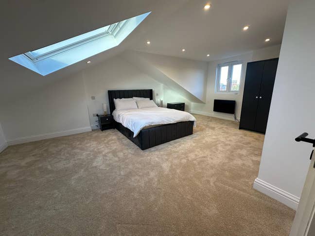Spacious En-Suite Master Bedroom – Bills Included Main Photo