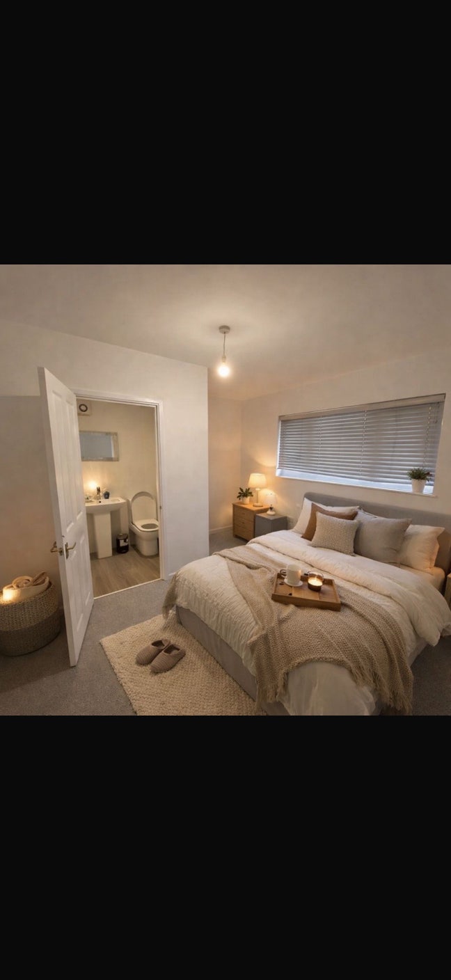 Large room with en suite Main Photo