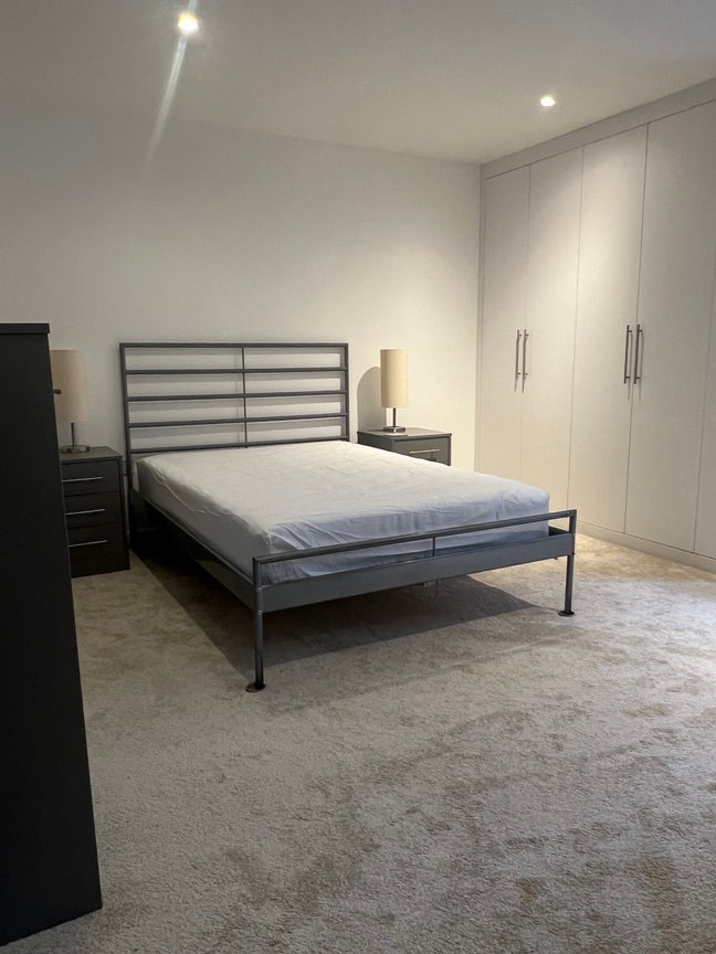 Large Double En-suite, Mon - Fri only Main Photo