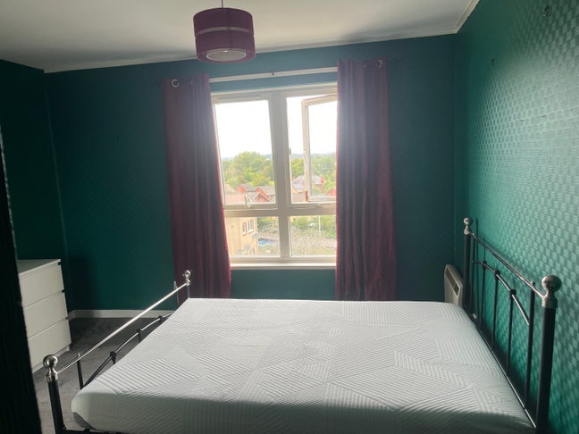 One bed flat next to UHI Main Photo