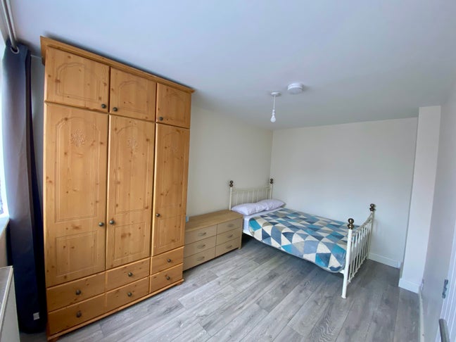 **Spacious Double Room in Camden Town** Main Photo