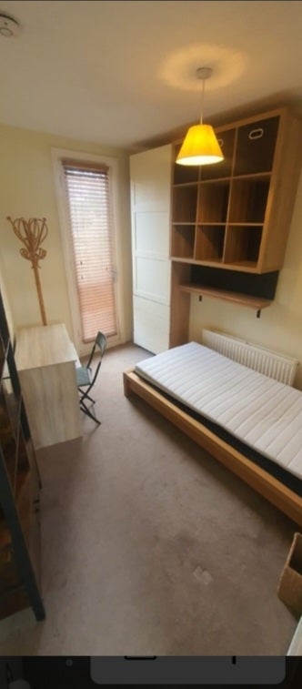  Very Quiet Single Room with Private Shower  Main Photo