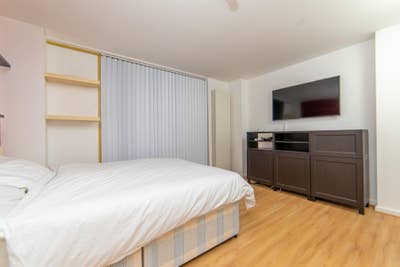 🦁North Greenwich*3BeDS2Bathrooms*All Female Main Photo